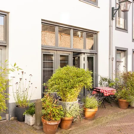Passage - Spacious In Quiet Historic Part Of Apartment *